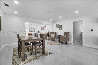 617 NW 30th Ct in Wilton Manors, FL - Building Photo - Building Photo