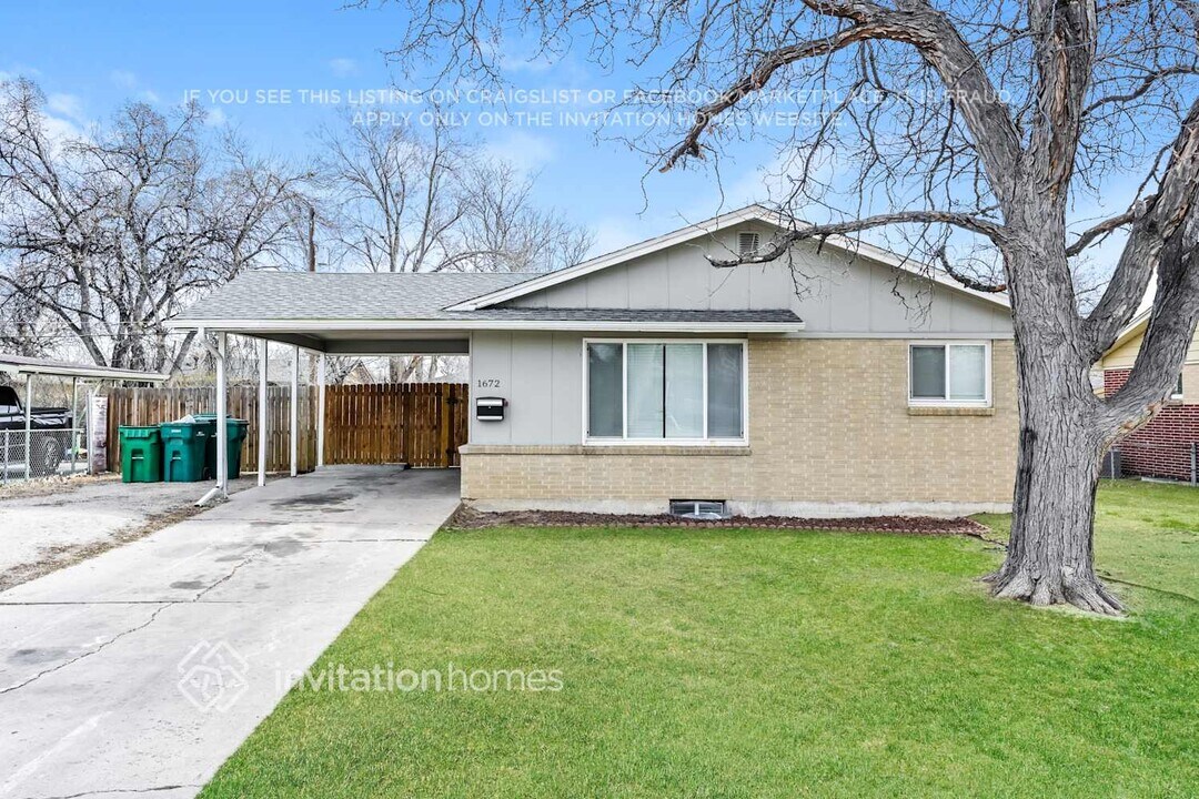 1672 S Ames St in Lakewood, CO - Building Photo