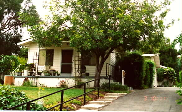 918-946 W Garvey Ave in Monterey Park, CA - Building Photo