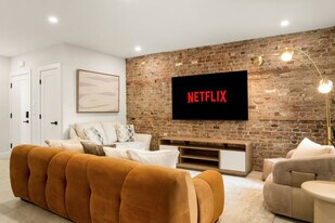 4268 QC-335 in Montréal, QC - Building Photo