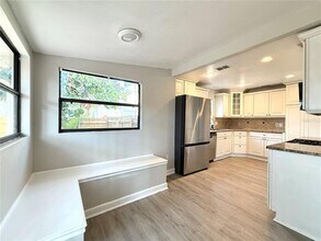 5530 Crissman Dr N in St. Petersburg, FL - Building Photo - Building Photo