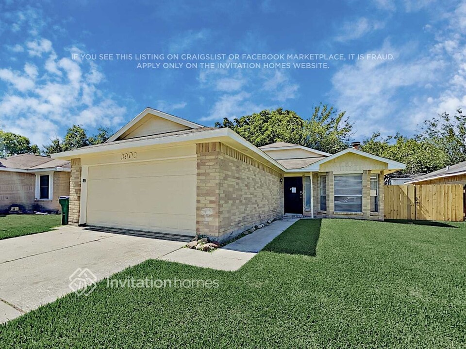 3902 Mattingham Dr in Houston, TX - Building Photo