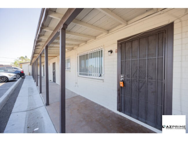 property at 1915 N 26th Pl