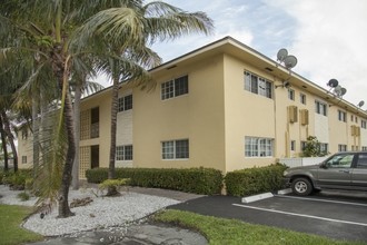 105 NE 12th Ave in Hallandale Beach, FL - Building Photo - Building Photo