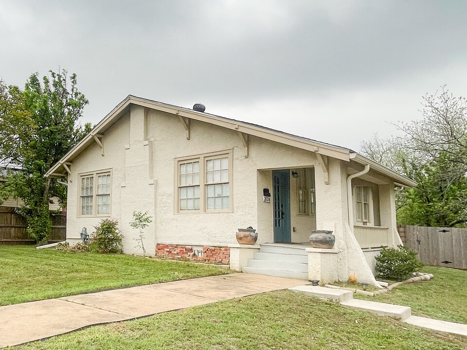 2024 Morrow Ave in Waco, TX - Building Photo