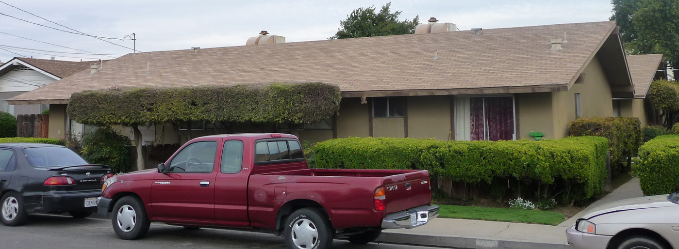 308 O St in Sanger, CA - Building Photo