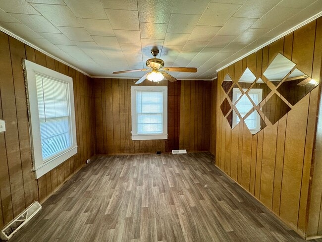 615 W Davidson Ave in Gastonia, NC - Foto de edificio - Building Photo