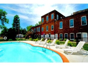 Cloisters Apartments in St. Louis, MO - Building Photo - Building Photo