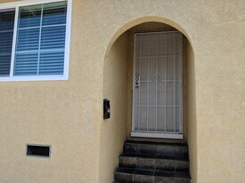 711 Maltman Ave in Los Angeles, CA - Building Photo