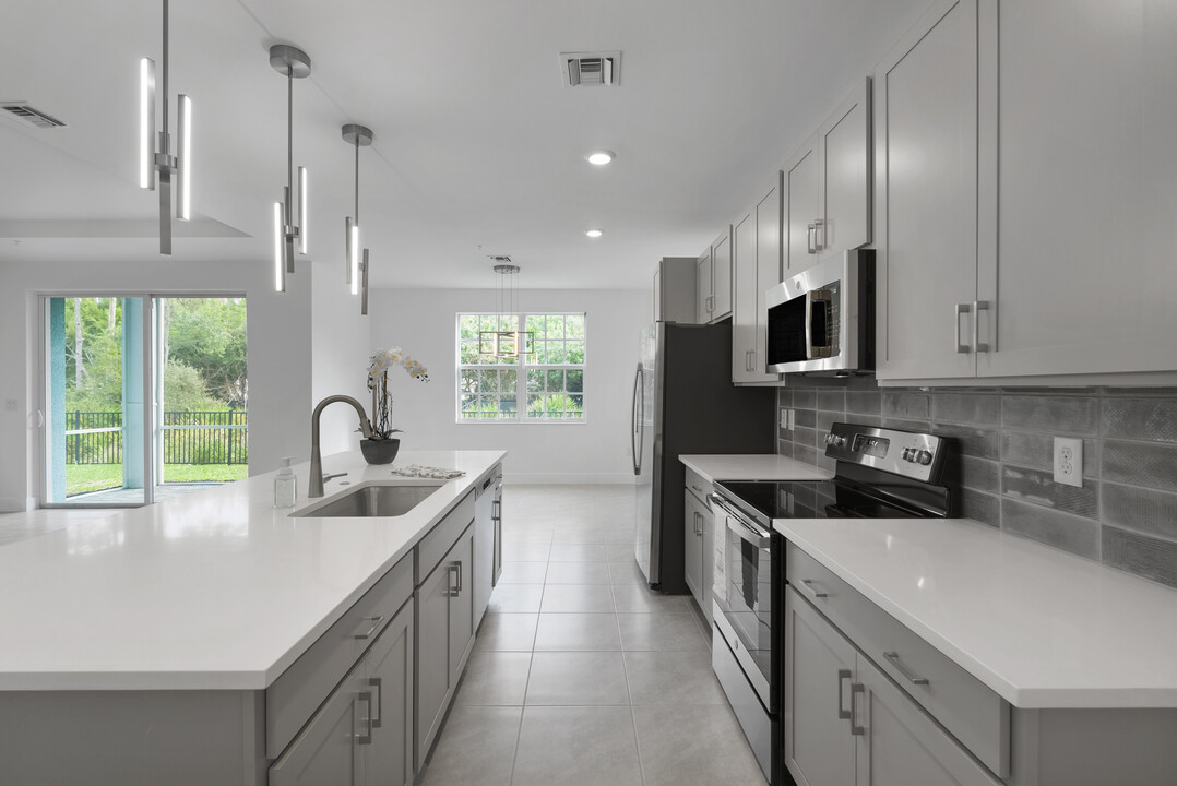 26390 Coco Cay Cir, Unit 102 in Bonita Springs, FL - Foto de edificio