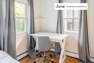 Room in Shared 5 bed/1 bath home in Boston, MA - Building Photo - Building Photo