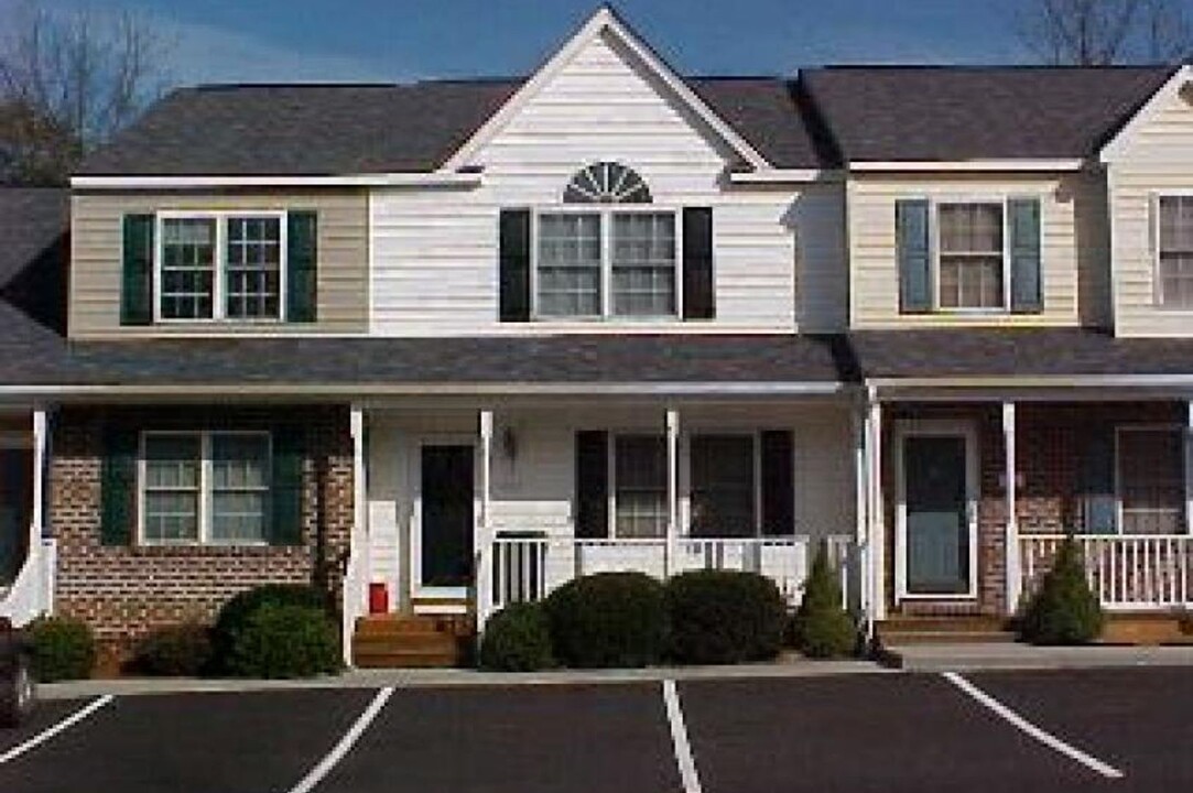 1204 Wexford Pl in Lynchburg, VA - Building Photo