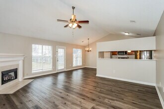 1801 Cherry Creek Dr in Southaven, MS - Building Photo - Building Photo