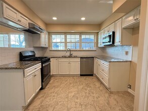 318 Big Hollow Ln in Houston, TX - Foto de edificio - Building Photo