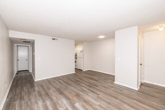 Sunwood Apartments in Tulsa, OK - Foto de edificio - Interior Photo