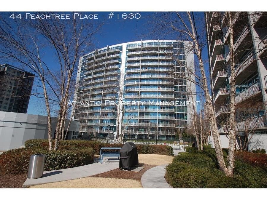 44 Peachtree Pl NW in Atlanta, GA - Building Photo
