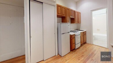315 E 93rd St in New York, NY - Building Photo - Building Photo