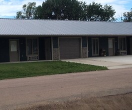 208 E 2nd Ave in Mount Vernon, SD - Building Photo - Building Photo