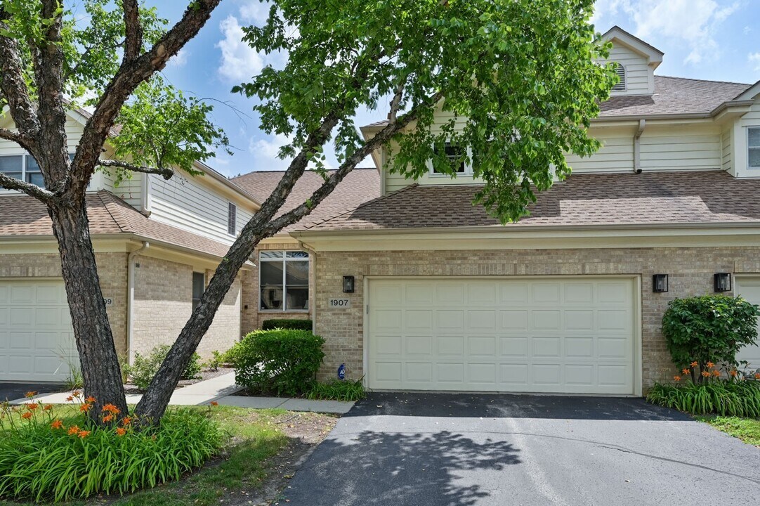 1907 Ivy Ln in Glenview, IL - Building Photo