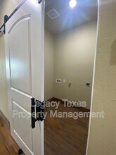 103 Sabine Ave in Cleburne, TX - Building Photo - Building Photo