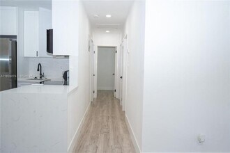 2411 NW 9th St in Fort Lauderdale, FL - Building Photo - Building Photo