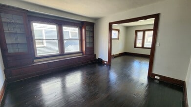 10401 Homeworth Ave in Garfield Heights, OH - Building Photo - Building Photo