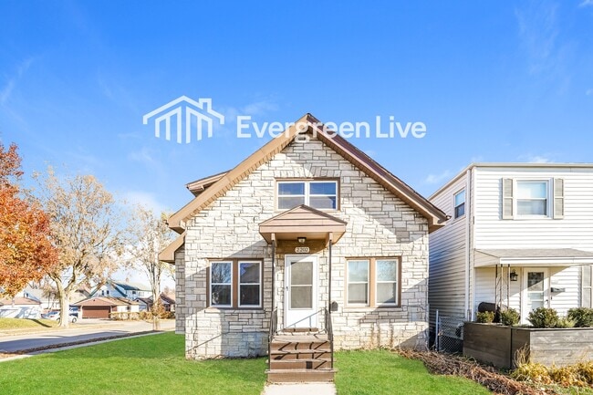 2202 S 71st St in West Allis, WI - Building Photo - Building Photo