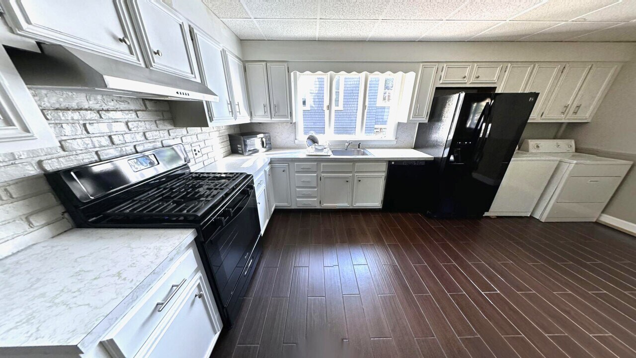 14 Dow St, Unit 1 in Somerville, MA - Foto de edificio