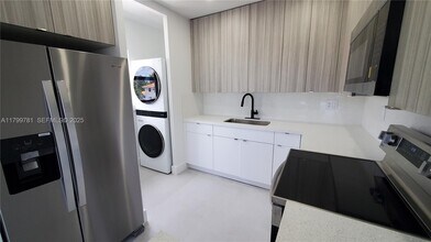 6201 SW 22nd St in Miami, FL - Building Photo - Building Photo