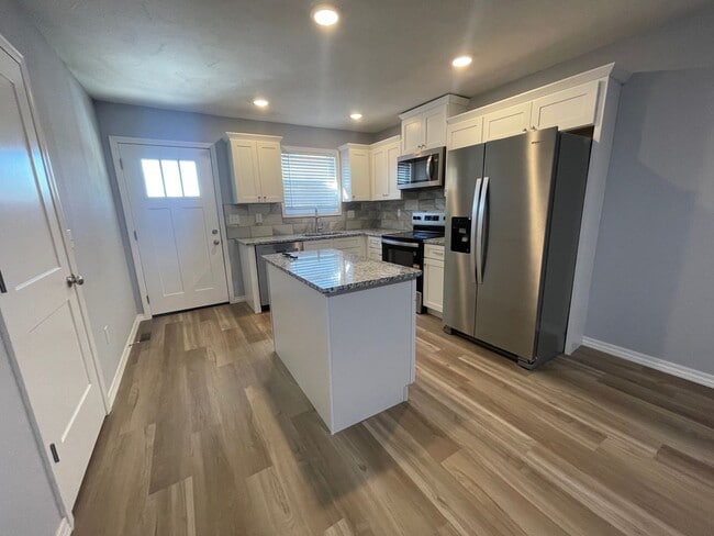 10 C St in Kimberling City, MO - Building Photo - Building Photo