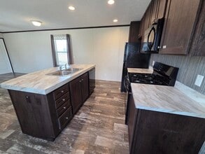 5 Cedar in Highland, MI - Foto de edificio - Building Photo