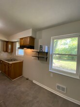 10107 Coralwood Dr in Louisville, KY - Building Photo - Building Photo