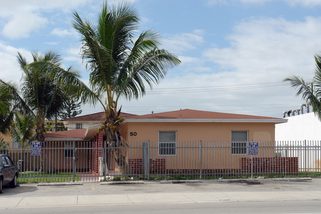 50 E 9th St in Hialeah, FL - Foto de edificio - Building Photo