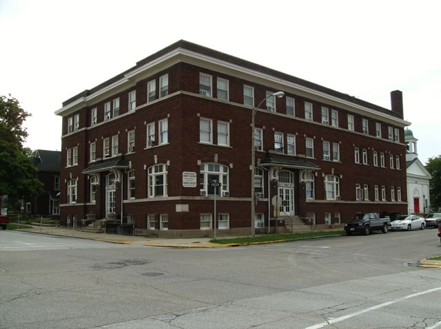 Pike St. E. 201 in Crawfordsville, IN - Building Photo