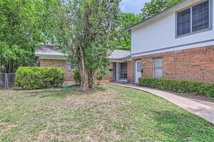 1302 Radcliff Dr in Austin, TX - Building Photo