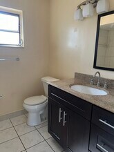 17290 NE 4th Ct in North Miami Beach, FL - Foto de edificio - Building Photo