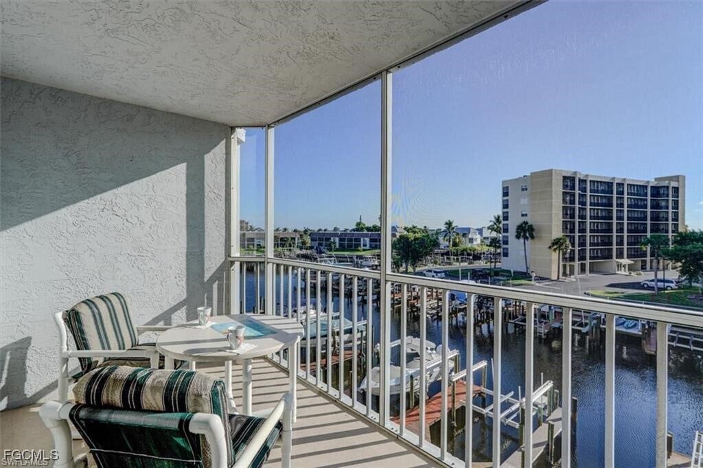 4521 Bay Beach Ln in Fort Myers Beach, FL - Building Photo