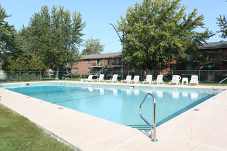 Garden Village in Buffalo, NY - Foto de edificio - Building Photo