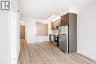 1010 Dundas St E in Whitby, ON - Building Photo - Building Photo