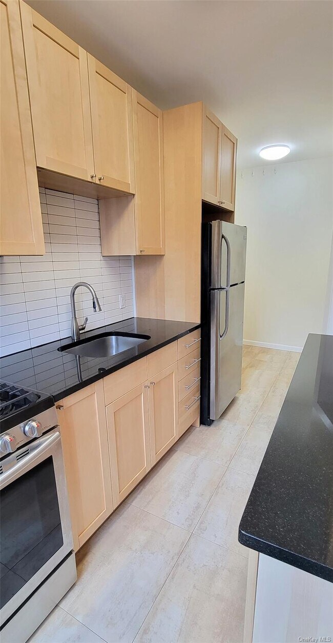 48-29 40th St in Queens, NY - Building Photo - Building Photo