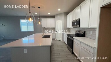 17662 W Via De Luna Dr in Surprise, AZ - Building Photo - Building Photo