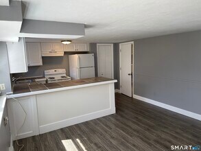 54 Church St in Stonington, CT - Building Photo - Building Photo