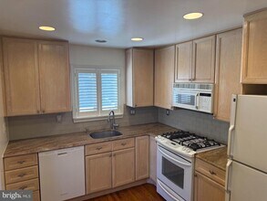 240 Sweetbriar Cir in King of Prussia, PA - Building Photo - Building Photo