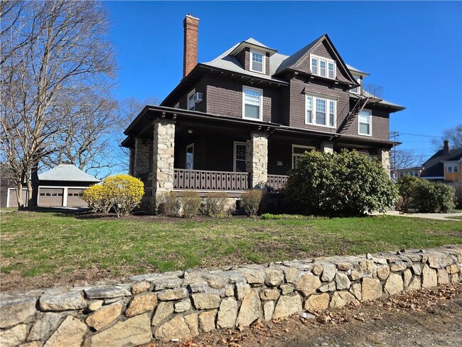 27 W Park Pl in Woonsocket, RI - Foto de edificio - Building Photo