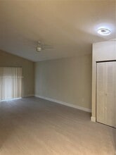 2811 N Oakland Forest Dr in Oakland Park, FL - Foto de edificio - Building Photo