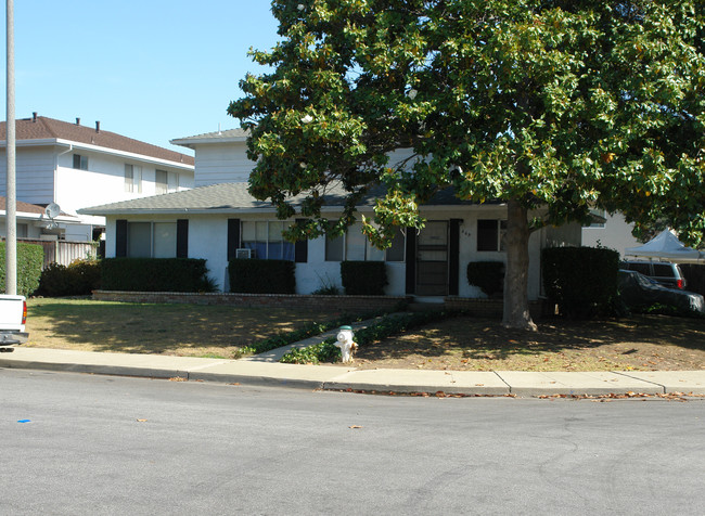 669 Azara Pl in Sunnyvale, CA - Foto de edificio - Building Photo