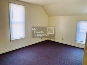 719 S Edmunds St in Mitchell, SD - Building Photo - Building Photo