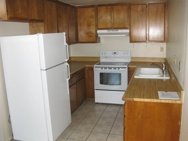 1680 Oro Vista Rd in San Diego, CA - Building Photo - Building Photo