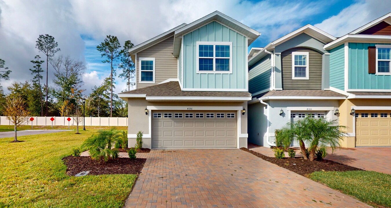 4351 Paraglider Pl in Wesley Chapel, FL - Foto de edificio