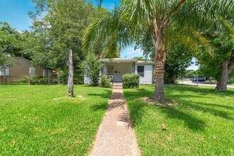 1200 8th Ave N in Texas City, TX - Foto de edificio - Building Photo